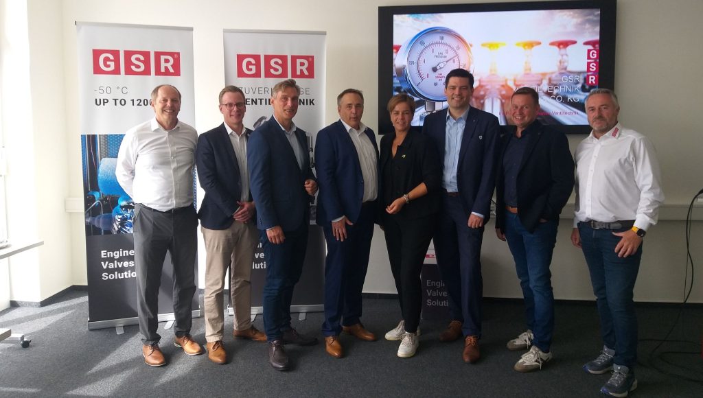Maschinenbau hautnah: Ministerin Neubaur auf Sommerreise in OWL